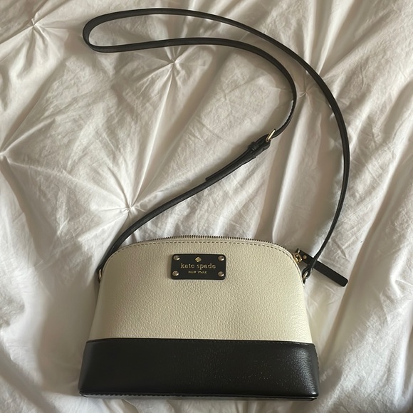 kate spade Handbags - kate spade crossbody